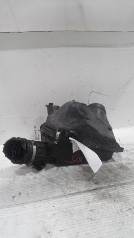 Used Air Cleaner Assembly fits: 2015 Honda Accord 2.4 Grade B