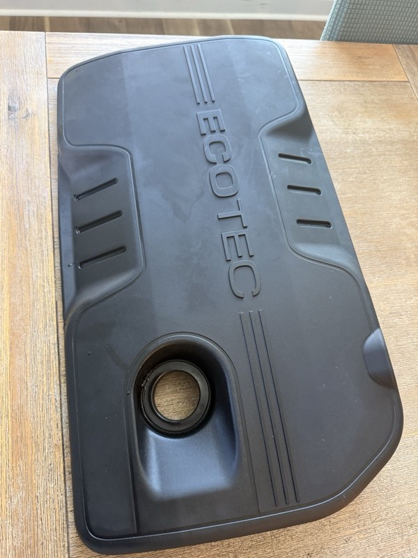 2010-2015 GMC Terrain Engine Cover 2.4L Used 12634977 OEM