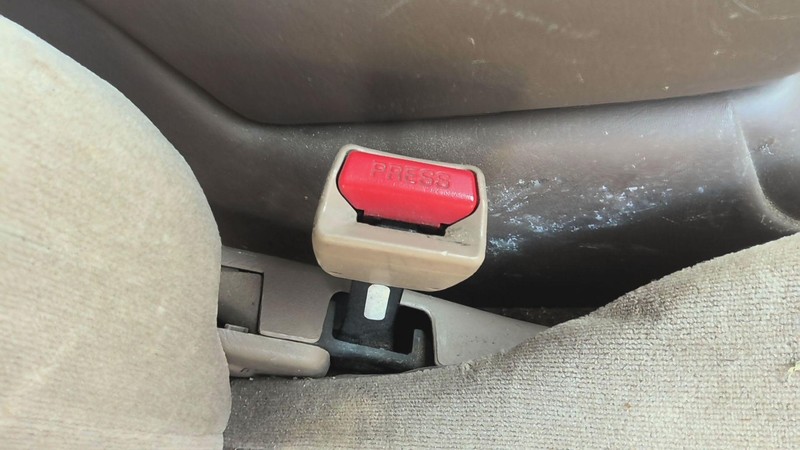 Front Seat Belt Buckle TOYOTA TACOMA 02 03 04