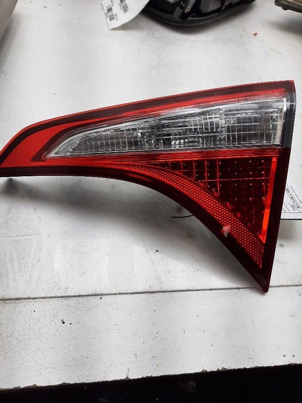 14 15 16 TOYOTA COROLLA PASSENGER RIGHT TAIL LIGHT WHT-040