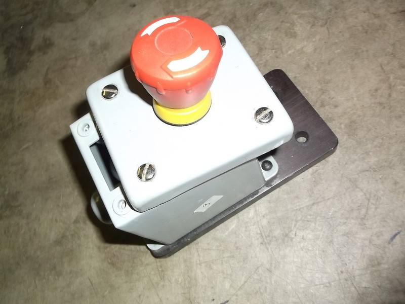 Hoffman E1PBGXM Pushbutton Enclosure Switch and Box *FREE SHIPPING*
