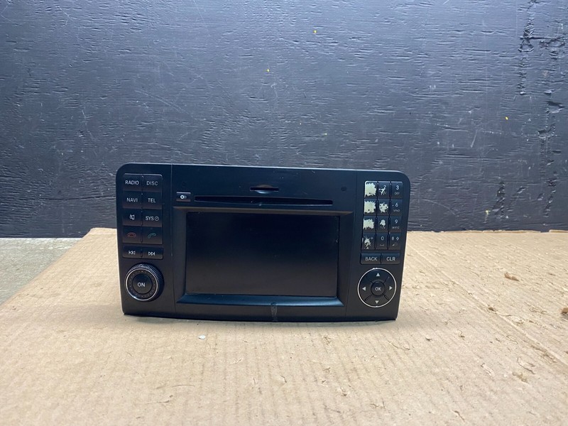2008 to 2012 Mercedes ML350 GL450 Radio Navigation Screen Display F9165 DG1