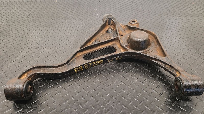 2006 Suzuki Vitara XL-7 Front Right Passenger Lower Control Arm OEM 4520167D01