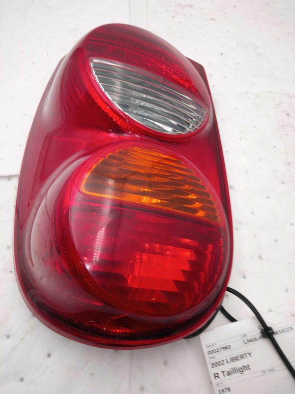 2002 Jeep Liberty Right Tail Light Assembly Red 26533 Used 91000 Miles