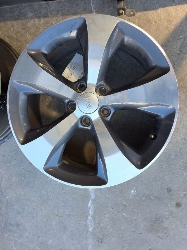 2019 Jeep Cherokee Wheel Rim 18x7 5 Spoke Polished Face w/Gray Pockets Opt WPR