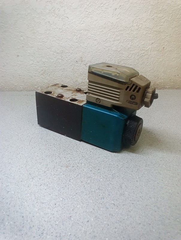 Vickers B507833 Solenoid Directional Control Valve