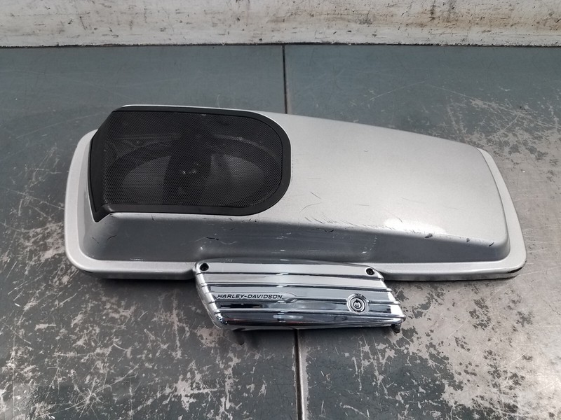 2009 09 - 13 Harley Touring CVO UltraLeft Saddle Bag Lid / Speaker #5853 P6