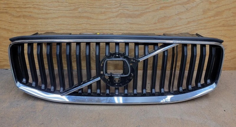 2022 2023 2024 Volvo XC60 Front Bumper Grille 32291019 OEM "DAMAGED"