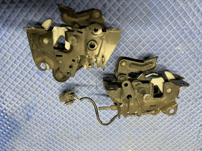 10-16 OEM BMW F10 F07 F12 F06 F02 550 650 750 M6 Hood Catch Lock Latch Set
