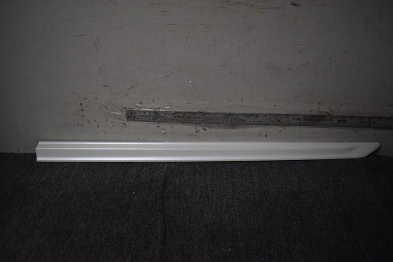 HONDA FRONT RIGHT SIDE DOOR MOLDING TRIM FACTORY OEM