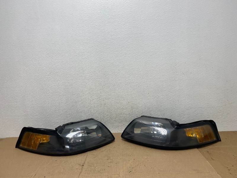 1999 to 2004 Ford Mustang Left+Right Set Side Black Headlights AE6878 DW
