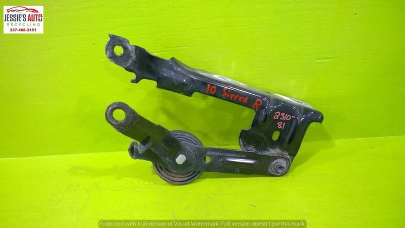 07 08 09 10 11 12 13 SIERRA 1500 5.3L AT RIGHT HOOD HINGE MOUNT BRACKET 2310-81