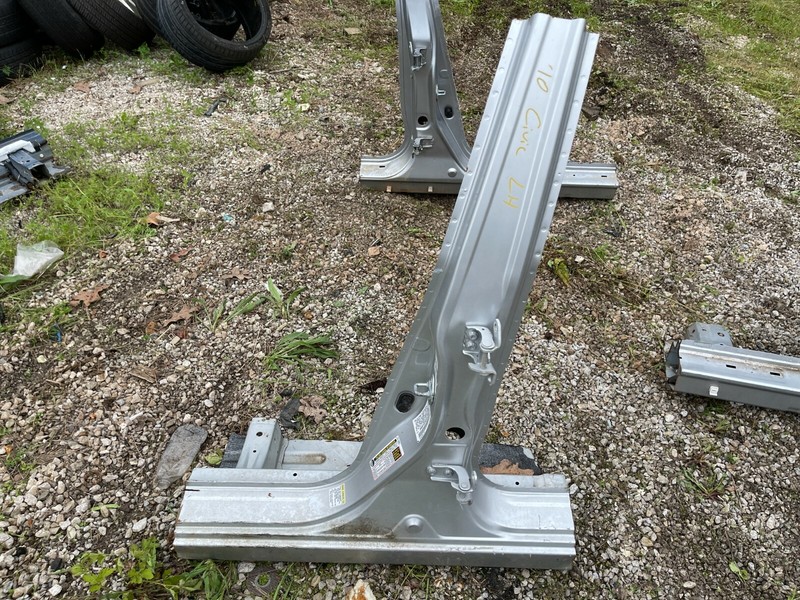 2010 Honda Civic Sedan Left Driver Side Center Exterior B Pillar Frame Cut OEM
