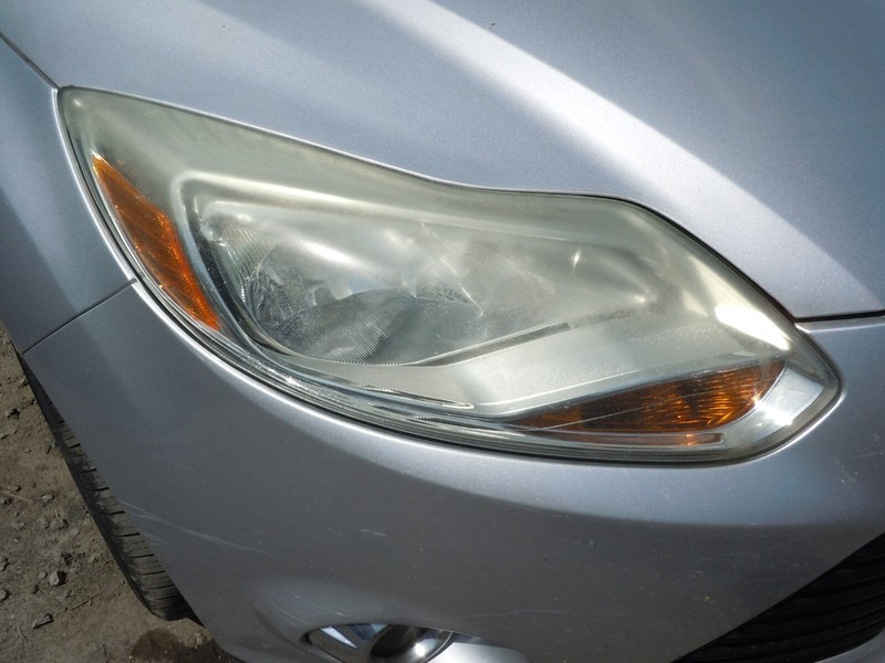 12-14 Ford Focus Headlight Lamp Passenger Right Halogen Aluminum Trim OEM Cloudy