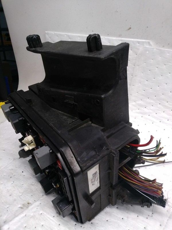 2017 Chevrolet Cruze OEM Blue Fuse Box 39049711 - Used, 105k Miles