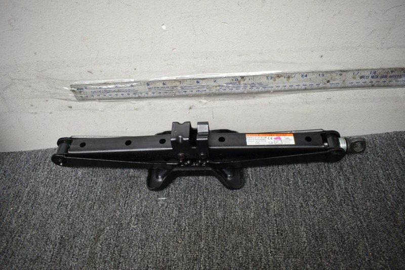 MANUAL CAR JACK OEM
