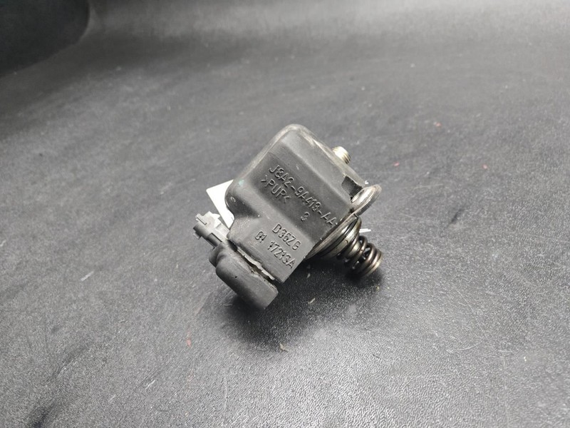 Rear High Pressure Fuel Pump 2018 Range Rover Velar LR091584 2019 2020