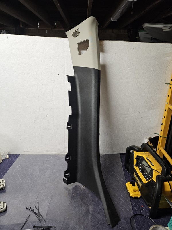 2015 2019 CHEVROLET COLORADO CREW CAB REAR LEFT C PILLARCOVER TRIM OEM+