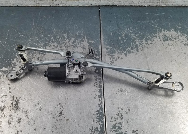 2018 BMW M5 F90 Windshield Wiper Motor / Linkage #2469 B2
