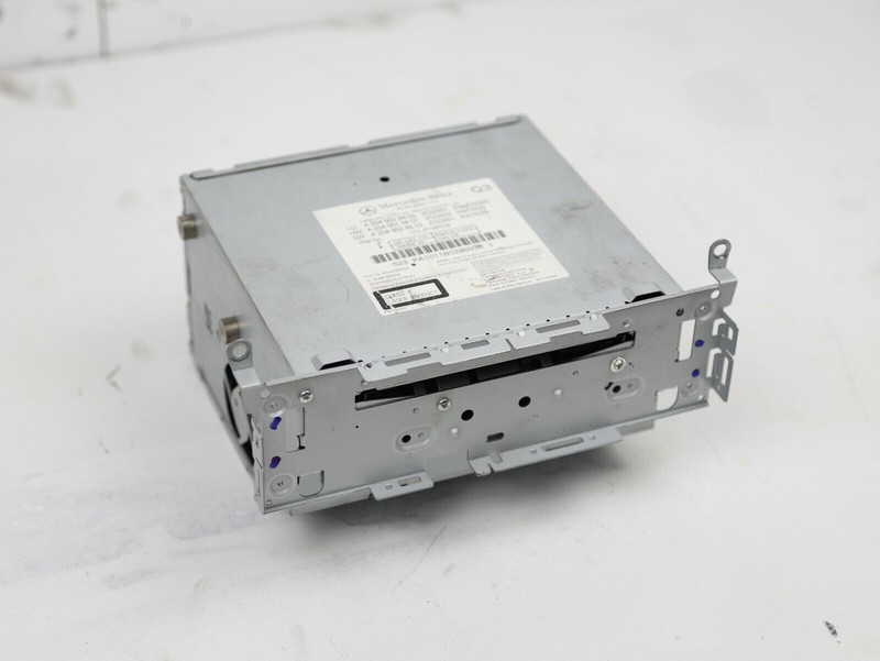 08-11 Mercedes C300 C-Class AM/FM Radio and CD Player A2049008405