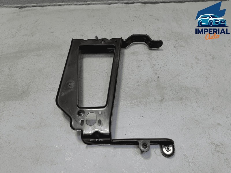 AUDI Q7 17-19 RADIATOR CORE SUPPORT FRAME PASSENGER SIDE BRACKET RETAINER OEM