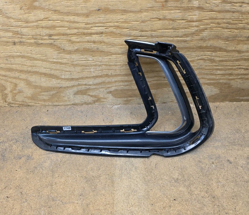2016-2018 Hyundai Elantra Front Bumper Fog Lamp Cover Driver Side LH 86563-F2410