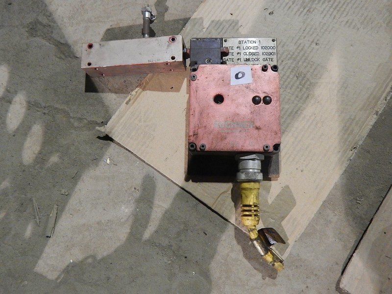 Euchner TZ1LE024BHA C1808 Safety Switch "O" w/ Tool Holder 057-0770