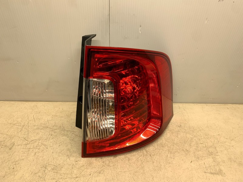 2011-2014 FORD EDGE RIGHT PASSENGER SIDE REAR TAIL LIGHT LAMP W/ HARNESS OEM