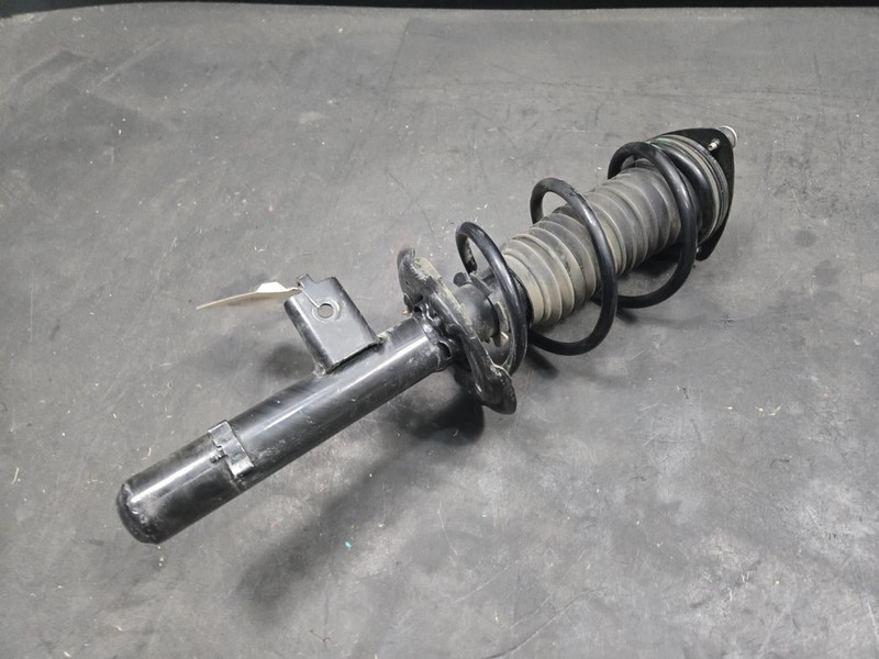 Front Right Strut w/ Spring 2022 Nissan Rogue 54302-6RA1D 2021 2023