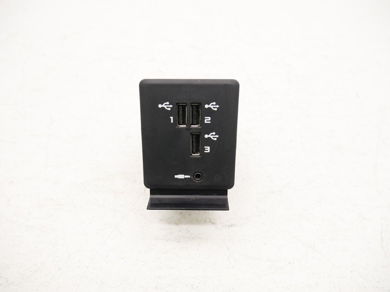 Used Audio Radio USB Auxilary Aux Port Assembly 2016-2021 Mclaren 570GT OEM