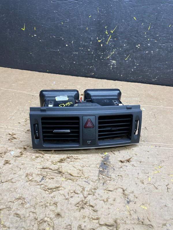 2010-2013 OEM Mercedes A207 E550 Front Center Dash AC Air Vent Trim OEM X1643 DG