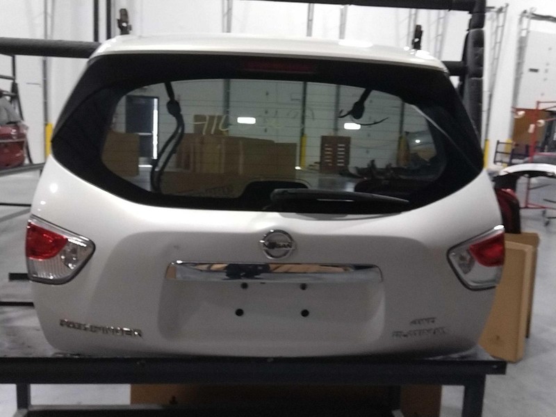 Used Deck Lid fits: 2014 Nissan Pathfinder manual lift w/rear view camera Grade