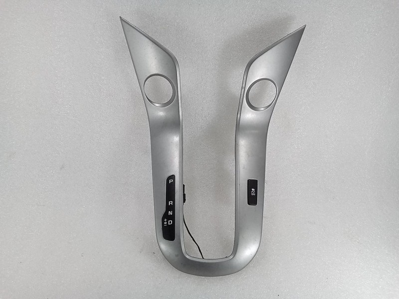 2013-2016 Chevrolet Cruze Floor Console Shifter Bezel Trim 95077760