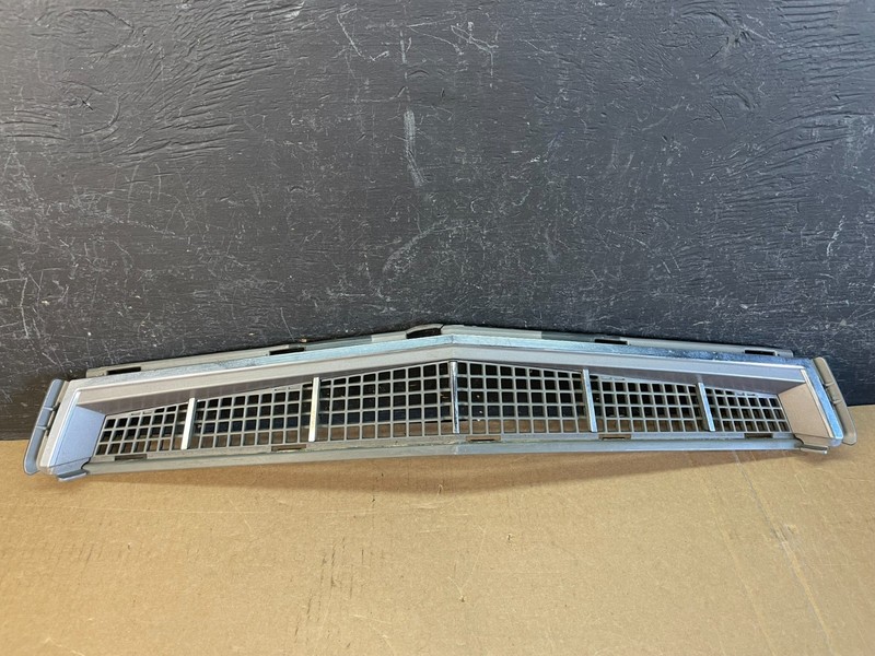 2008 to 2011 Cadillac Cts Front Lower Grill Grille OEM AD0121 DG