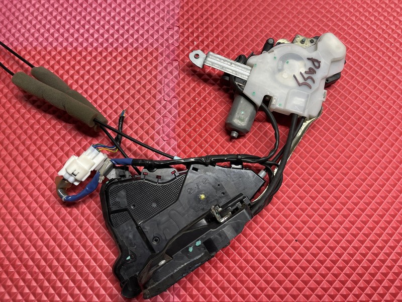 2010 - 2017 LEXUS LS460 FRONT PASSENGER DRIVER SIDE DOOR LOCK LATCH ACTUATOR OEM