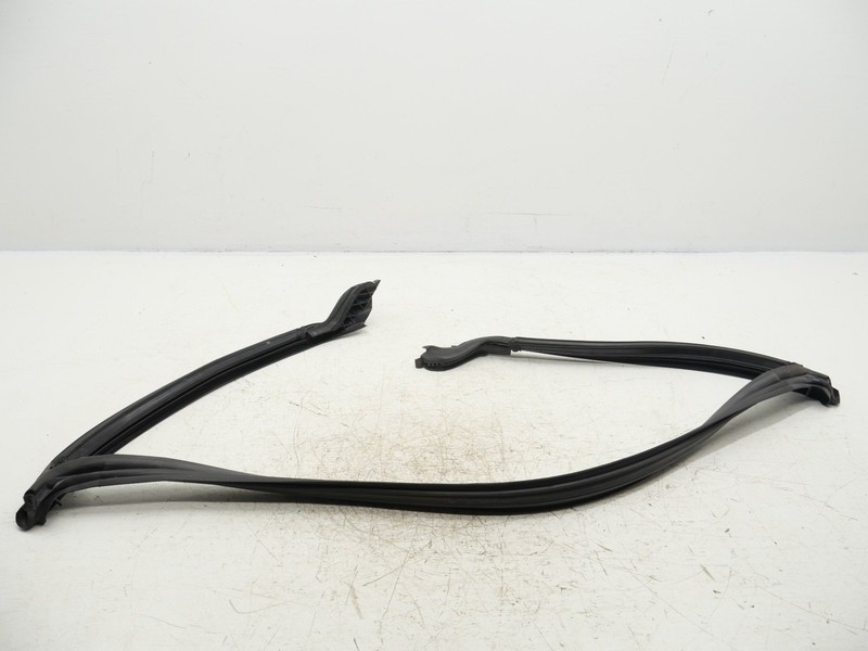 2014-2019 Chevrolet Corvette C7 Front Windshield Weather Strip Seal Rubber 24664