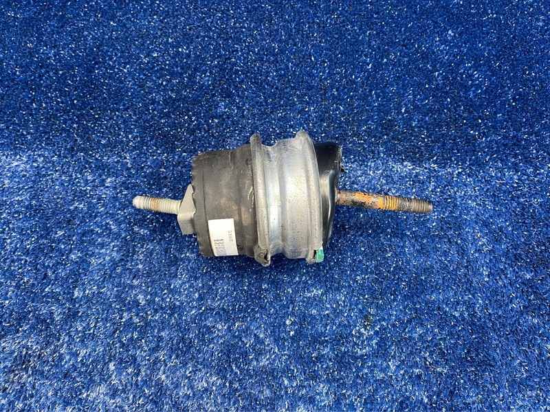 2010–2015 Chevrolet Camaro Right Engine Mount OEM 92249010