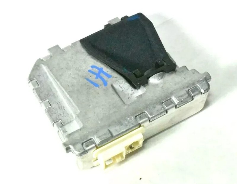 10-13 Mercedes W221 E550 S400 Active Lane Assist Front Camera 0009051600 OEM