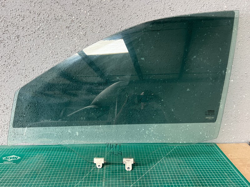 14-17 Nissan Rogue T32 FRONT LEFT DRIVER SIDE DOOR WINDOW GLASS OEM