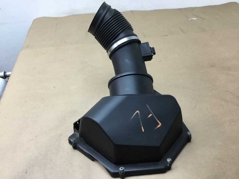 BMW M6 F13 2014 4.4L RWD Left Driver Upper Air Cleaner Filter Box 12-18 :A