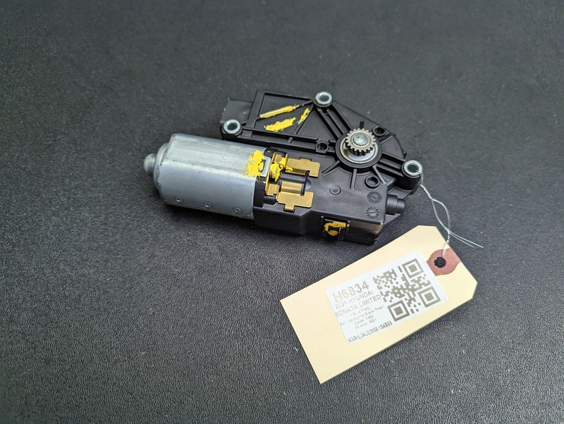 Left Sunroof Motor 2021 Hyundai Sonata 81680-L1100 2022 2023