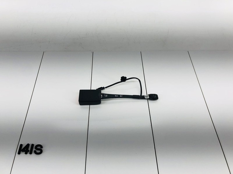 18-19 CHEVROLET EQUINOX FRONT LEFT SIDE SEAT BELT TENSIONER LATCH BUCKLE OEM