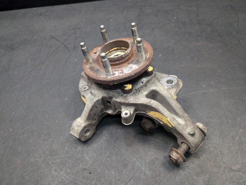 Front Left Spindle Knuckle w/ Hub 2013 Lincoln MKT DE93-3K171-A 2014 2015 - 2019