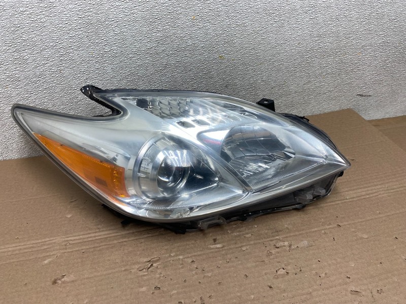 2010 - 2011 Toyota Prius Right Passenger Rh Halogen Headlight OEM AB1098 DW