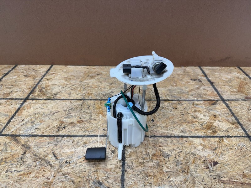 GENESIS GV70 2022-2025 OEM FUEL PUMP WITH LEVEL SENSOR 3.5T ASSEMBLY