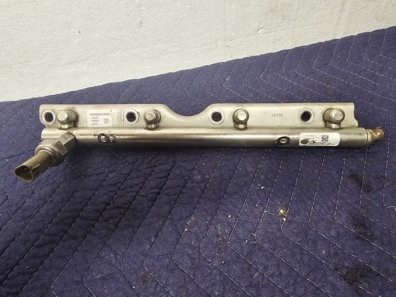 2013 2014 2015 2016 2017 2018 Ford Focus oem fuel rail assembly