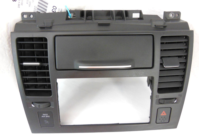2008 08 Nissan Versa Center Dash Dashboard Radio Trim Surround W/ Vents OEM