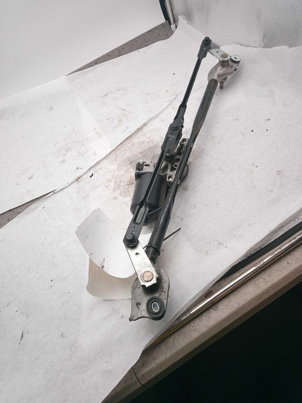 2015 Hyundai Genesis Coupe Wiper Motor OEM 981102M000 114K Miles