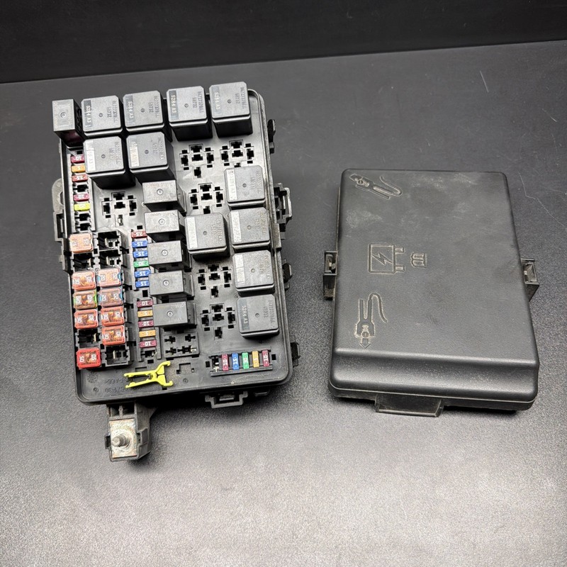 14-21 Maserati Quattroporte M156 Engine Motor Bay Fuse Box Relay Assembly OEM