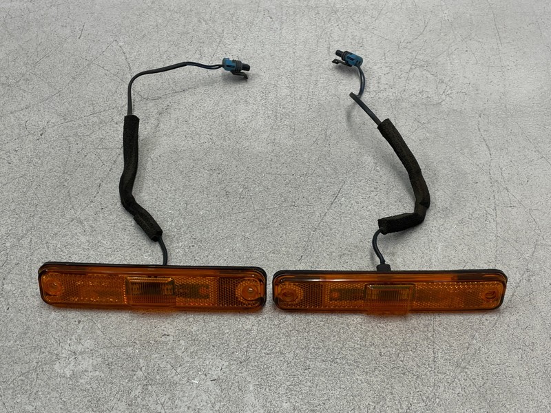 2003-2007 Hummer H2 Front Right Left Hood Mounted Marker Light Lamp 1630 OEM